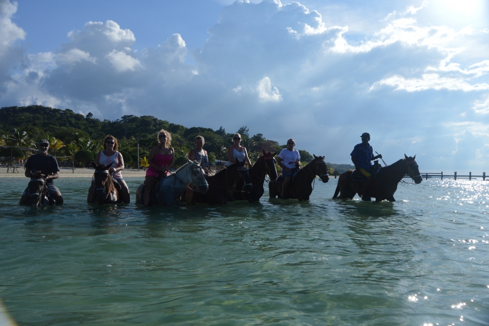 Beach Club Roatan | Caribbean Adventures Roatan - Tours, Diving ...