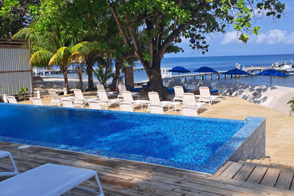 SNUBA Diving in Roatan – Beach Access | Caribbean Adventures Roatan ...